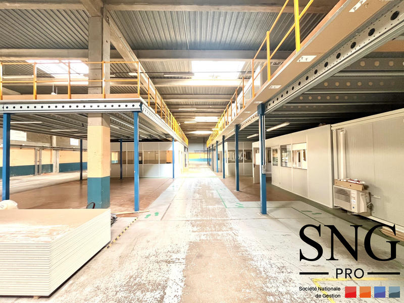 Entrepôt - 1 150 m²