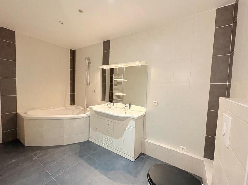 Appartement - 93 m² - 4 pièces