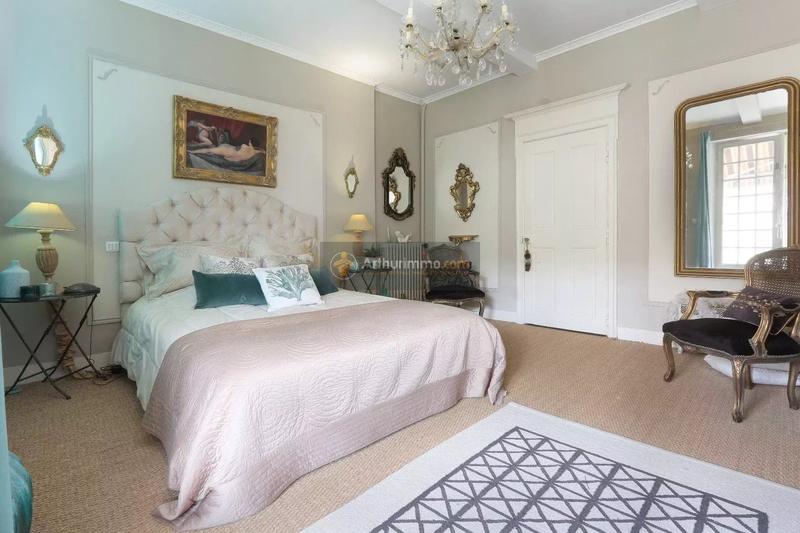 Maison - 600 m² - 15 pièces