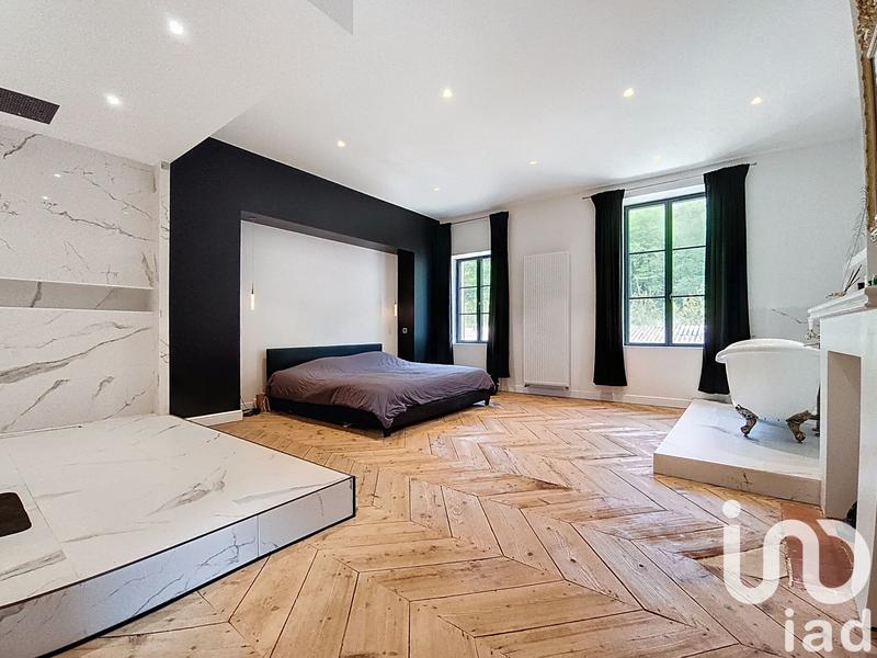 Maison - 320 m² - 8 pièces