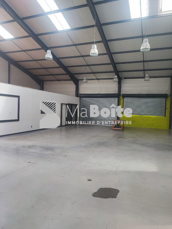 Entrepôt - 850 m²