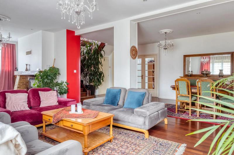 Maison - 285 m² - 10 pièces