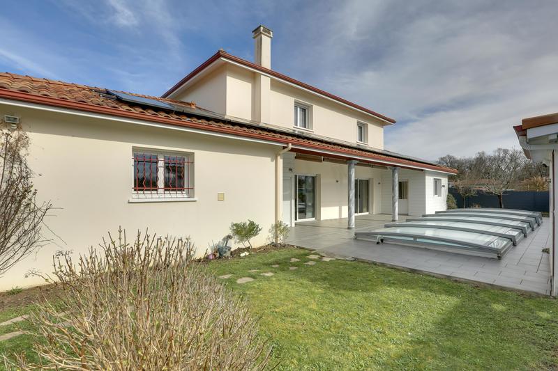 Maison - 210 m² - 7 pièces