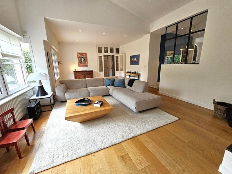 Maison - 170 m² - 9 pièces