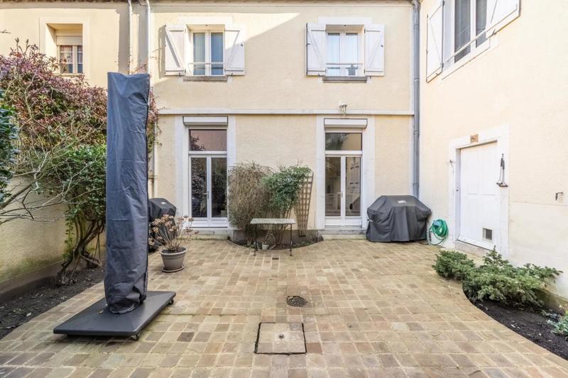 Maison - 201 m² - 6 pièces