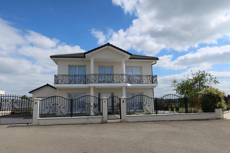 Maison d'architecte - 185 m² - 7 pièces