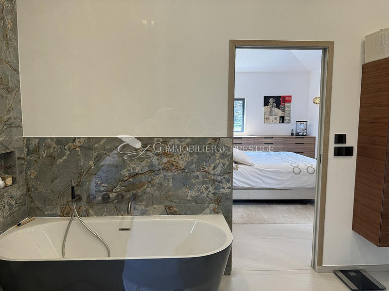 Propriété - 600 m² - 17 pièces