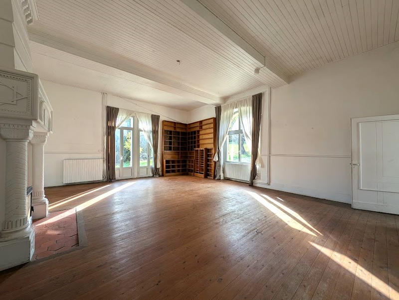 Maison - 250 m² - 7 pièces