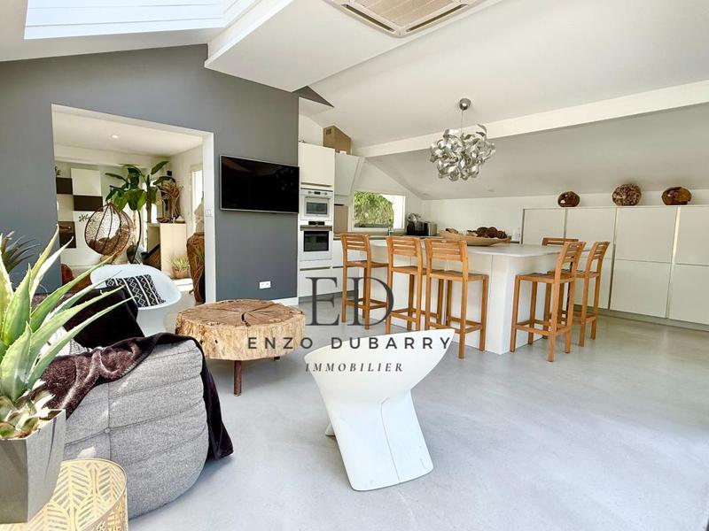 Maison - 301 m² - 9 pièces