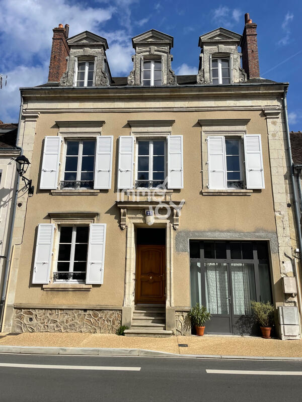 Maison - 235 m² - 9 pièces