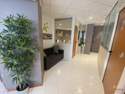 Local commercial - 100 m² - 5 pièces