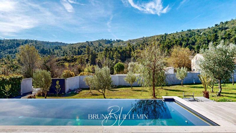 Villa - 219 m² - 7 pièces