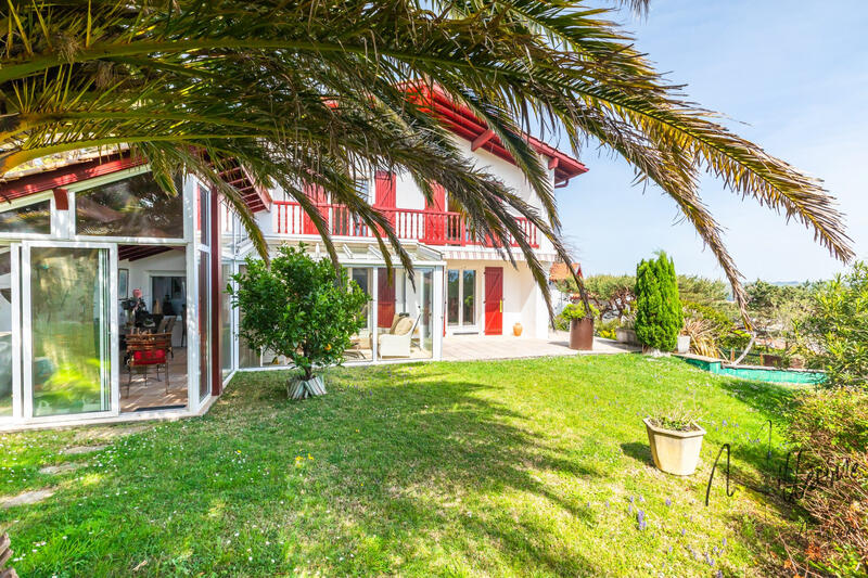 Maison - 234 m² - 7 pièces