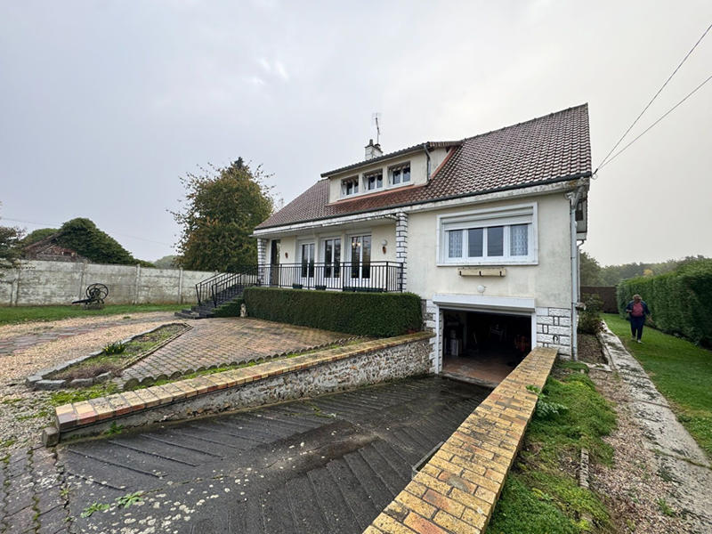 Maison - 1 131 m² - 6 pièces