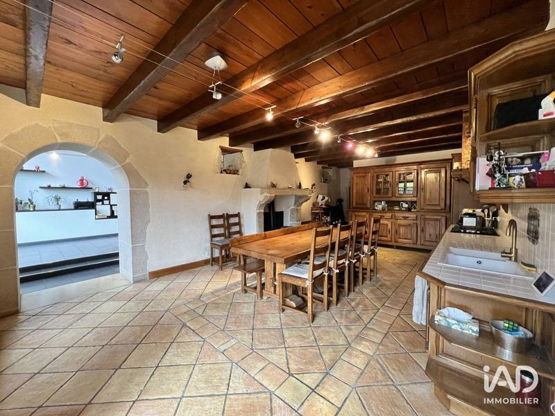 Maison - 237 m² - 6 pièces