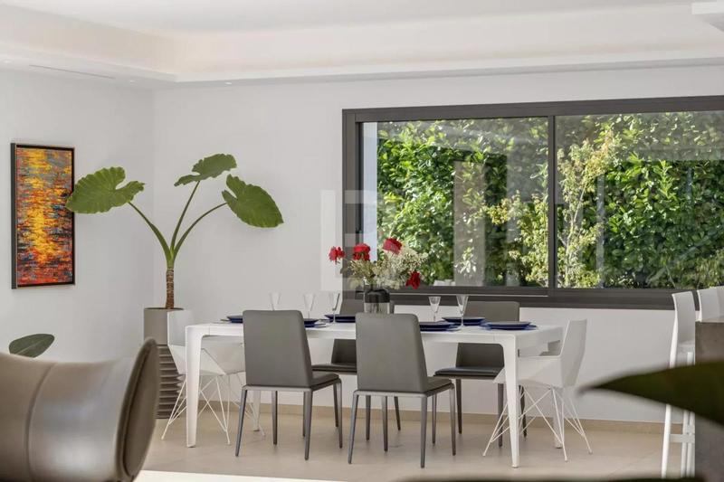 Villa - 326 m² - 9 pièces