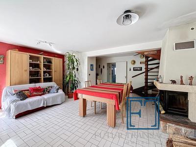 Maison jumelée - 104 m² - 7 pièces