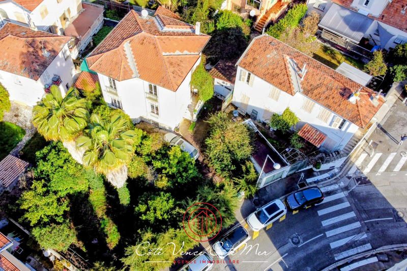 Maison - 290 m² - 12 pièces