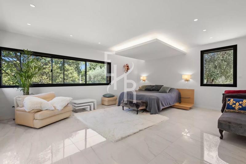 Maison - 470 m² - 7 pièces