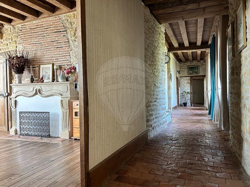 Demeure - 318 m² - 13 pièces