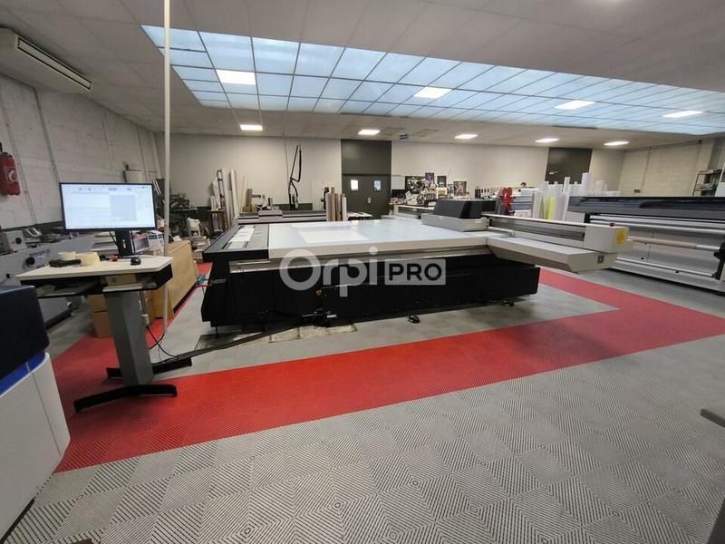 Local d'activité / Entrepôt - 889 m²