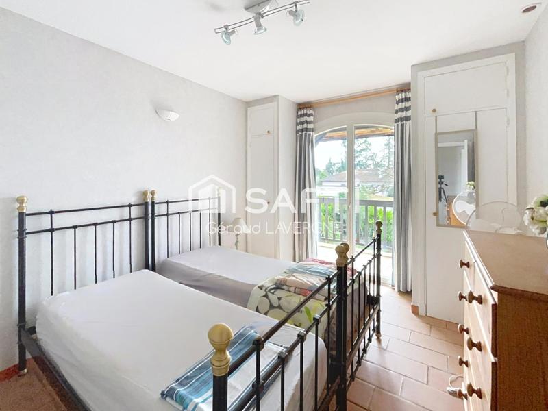 Maison - 180 m² - 7 pièces