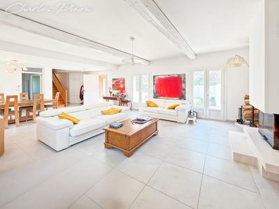 Maison - 200 m² - 7 pièces