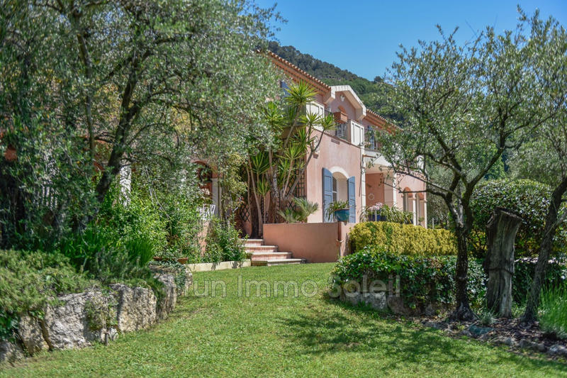 Maison - 305 m² - 7 pièces