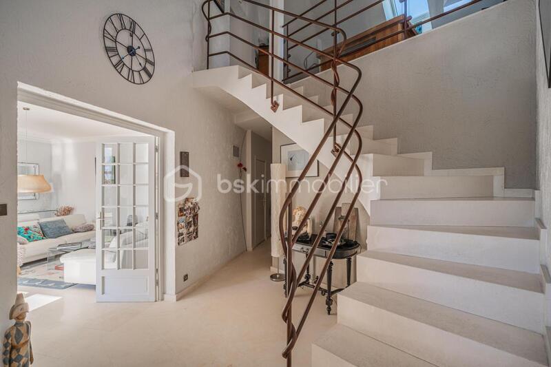 Villa - 213 m² - 7 pièces