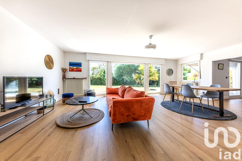 Maison - 290 m² - 9 pièces