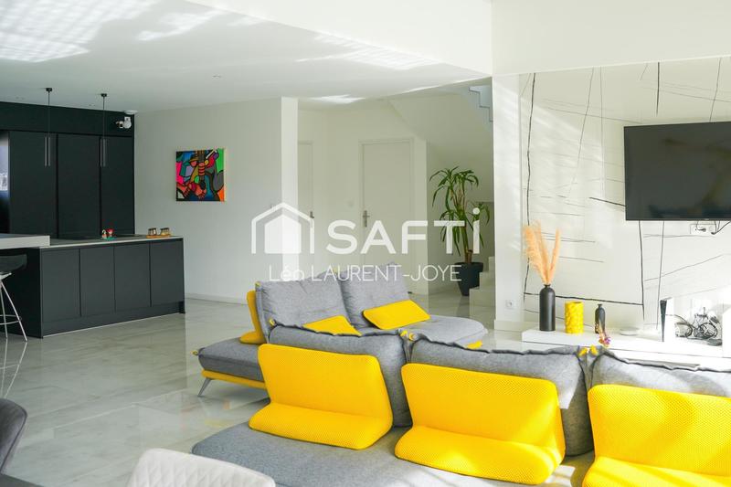 Maison - 237 m² - 7 pièces