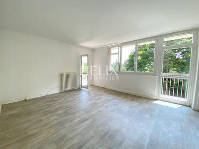 Appartement - 85 m² - 5 pièces