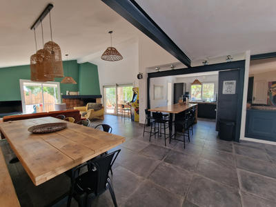 Maison - 180 m² - 6 pièces