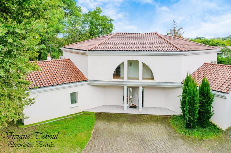 Maison - 286 m² - 7 pièces