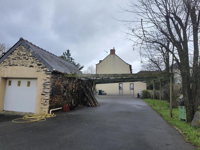 Maison - 207 m² - 9 pièces