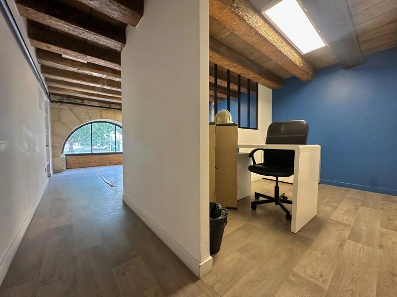 Magasins - 140 m² - 7 pièces