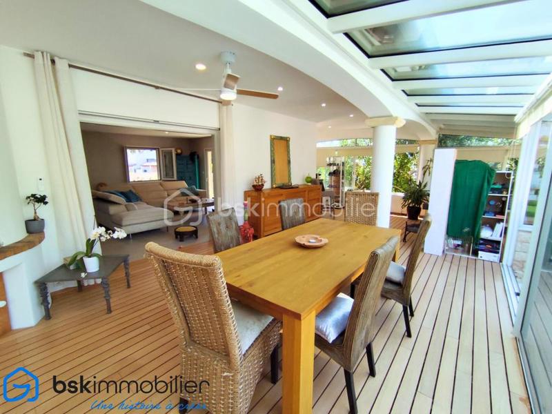 Villa - 237 m² - 6 pièces