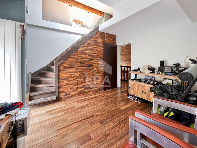 Maison - 225 m² - 9 pièces