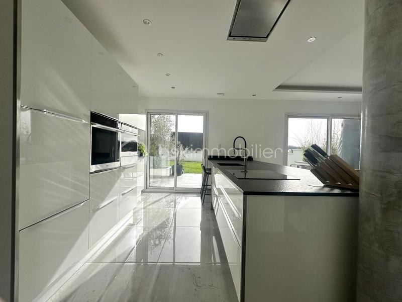 Pavillon - 200 m² - 7 pièces