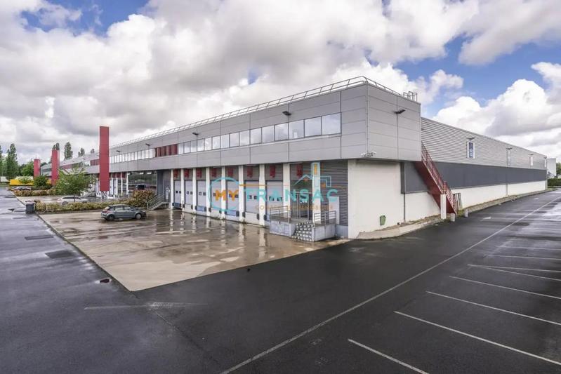 Entrepôt - 8 577 m²