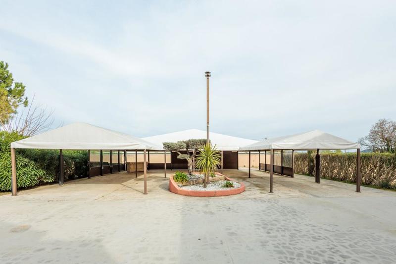 Mas - 580 m² - 11 pièces