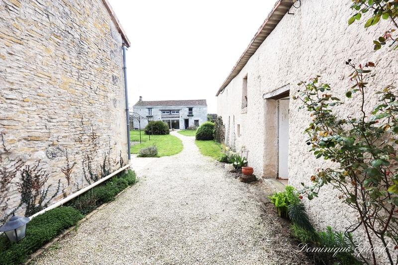 Maison - 305 m² - 13 pièces