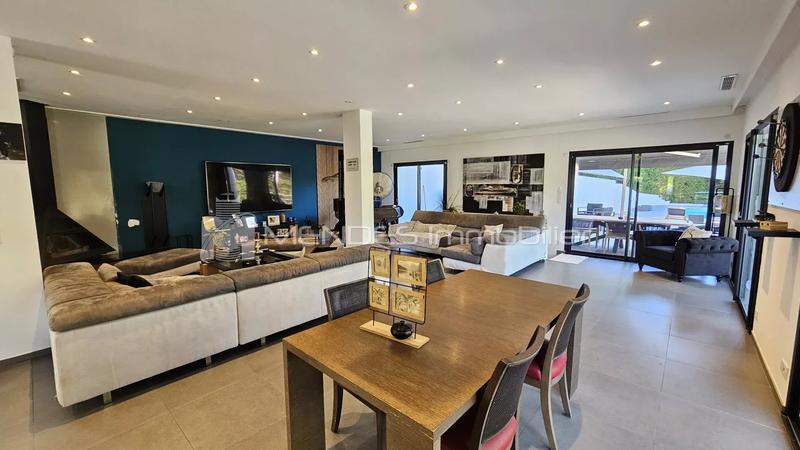 Villa - 353 m² - 6 pièces