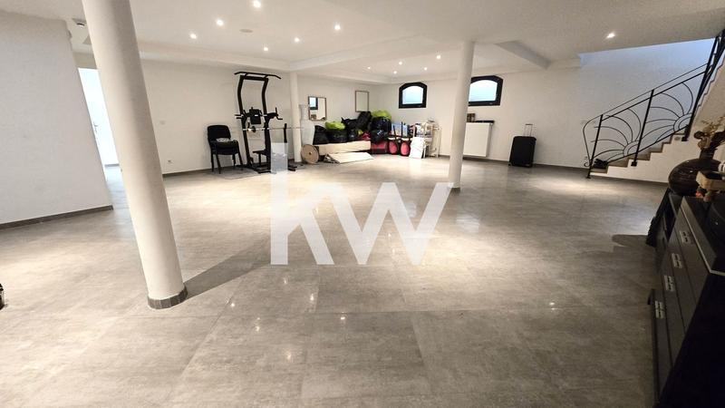 Maison d'architecte - 446 m² - 9 pièces