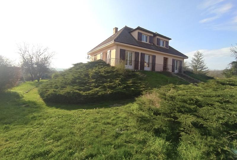 Maison - 222 m² - 8 pièces