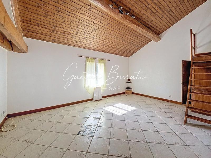 Maison - 223 m² - 9 pièces