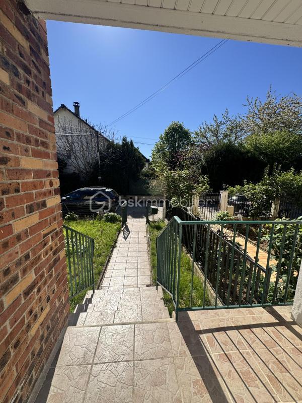 Maison - 96 m² - 6 pièces