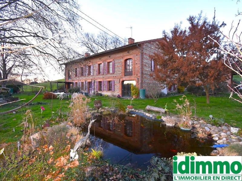 Maison - 379 m² - 13 pièces