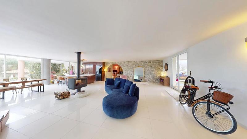 Maison - 377 m² - 7 pièces