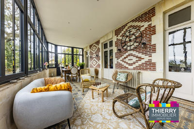 Demeure - 268 m² - 10 pièces